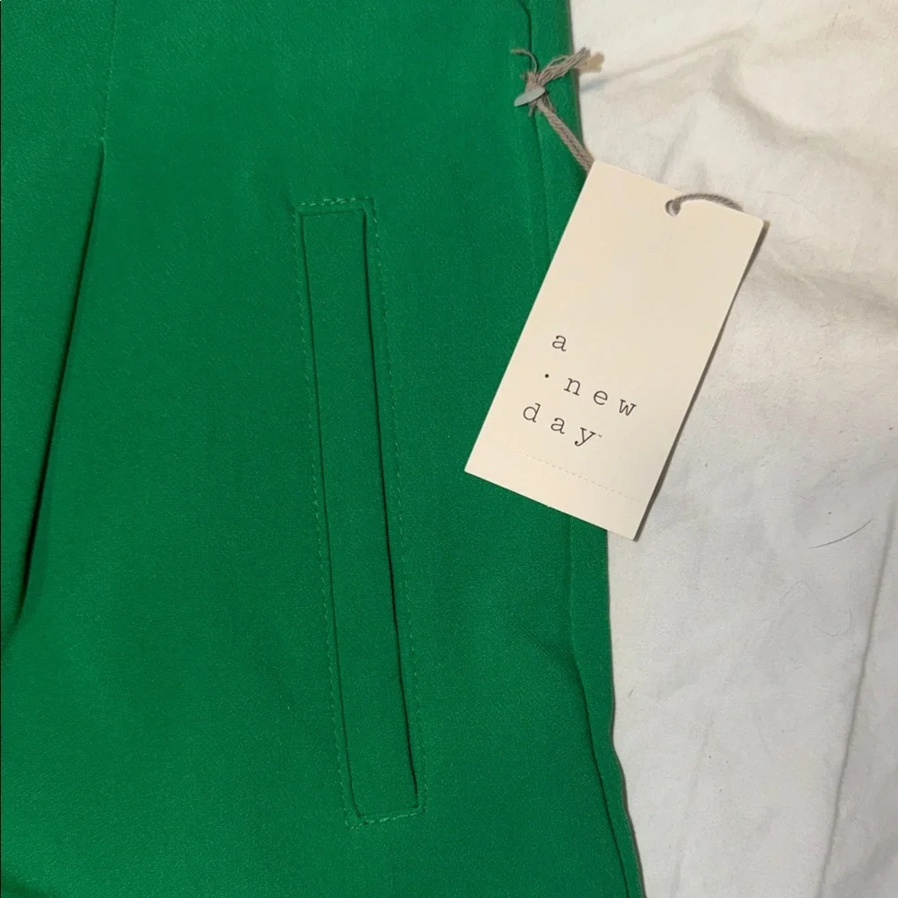 A New Day Green Women's Shorts Size 8 NWT - Picture 4 of 10